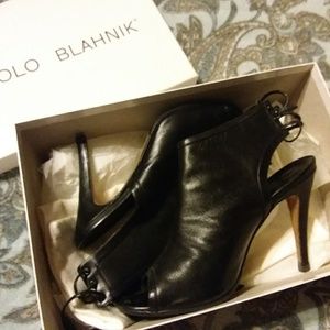 Women's heels lace up heels/open toe boot.